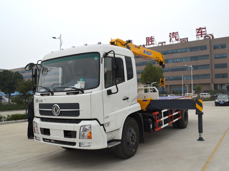 东风天锦平板带吊清障车