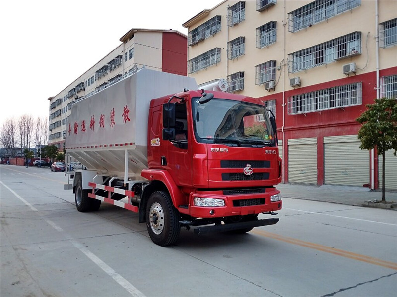 东风柳汽散装饲料运输车