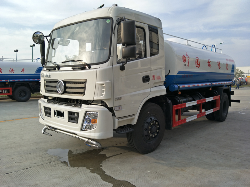 东风专用洒水车1.jpg